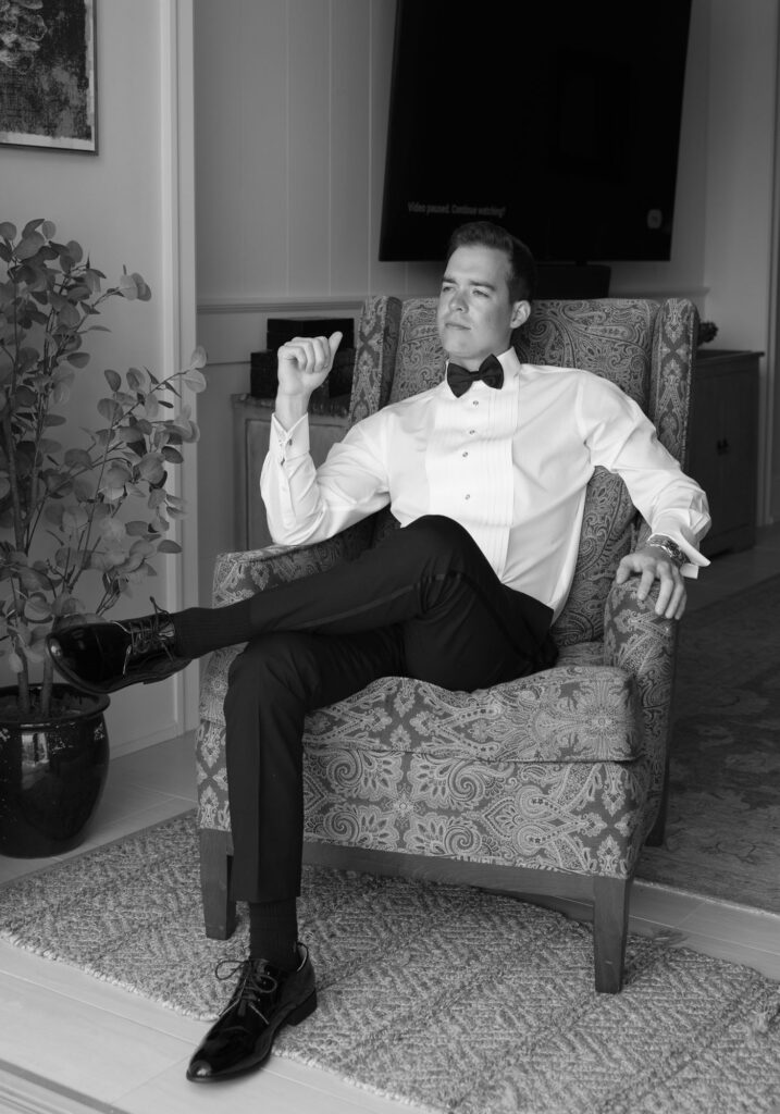 Groom relaxing before ceremony at Naples LaPlaya Beach & Golf Resort by Veronica Costa Photography